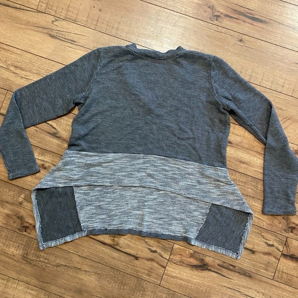 Beyond Yoga Double Faced Hi Low Sweatshirt Grey Size Medium - Picture 6 of 11